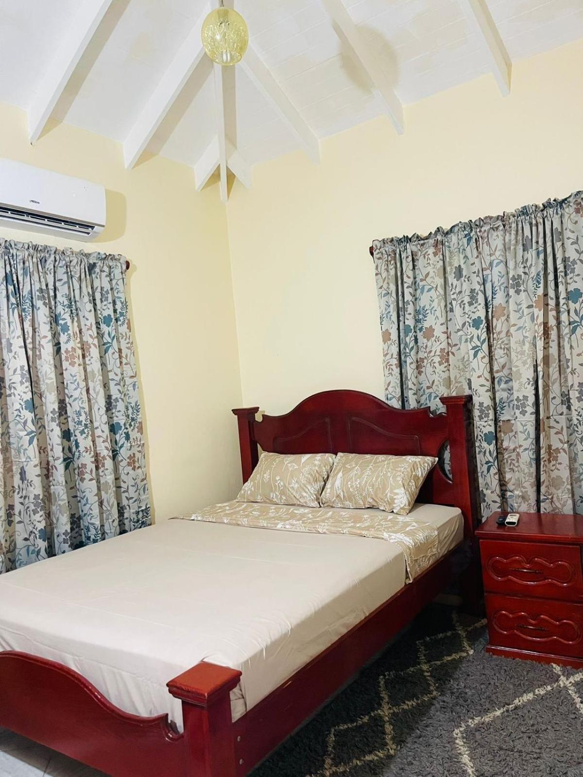 קינגסטאון Castle Berry Apartments מראה חיצוני תמונה